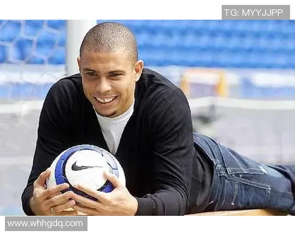 莫伦特斯的传奇之路：从青涩少年到足球巨星的成长历程